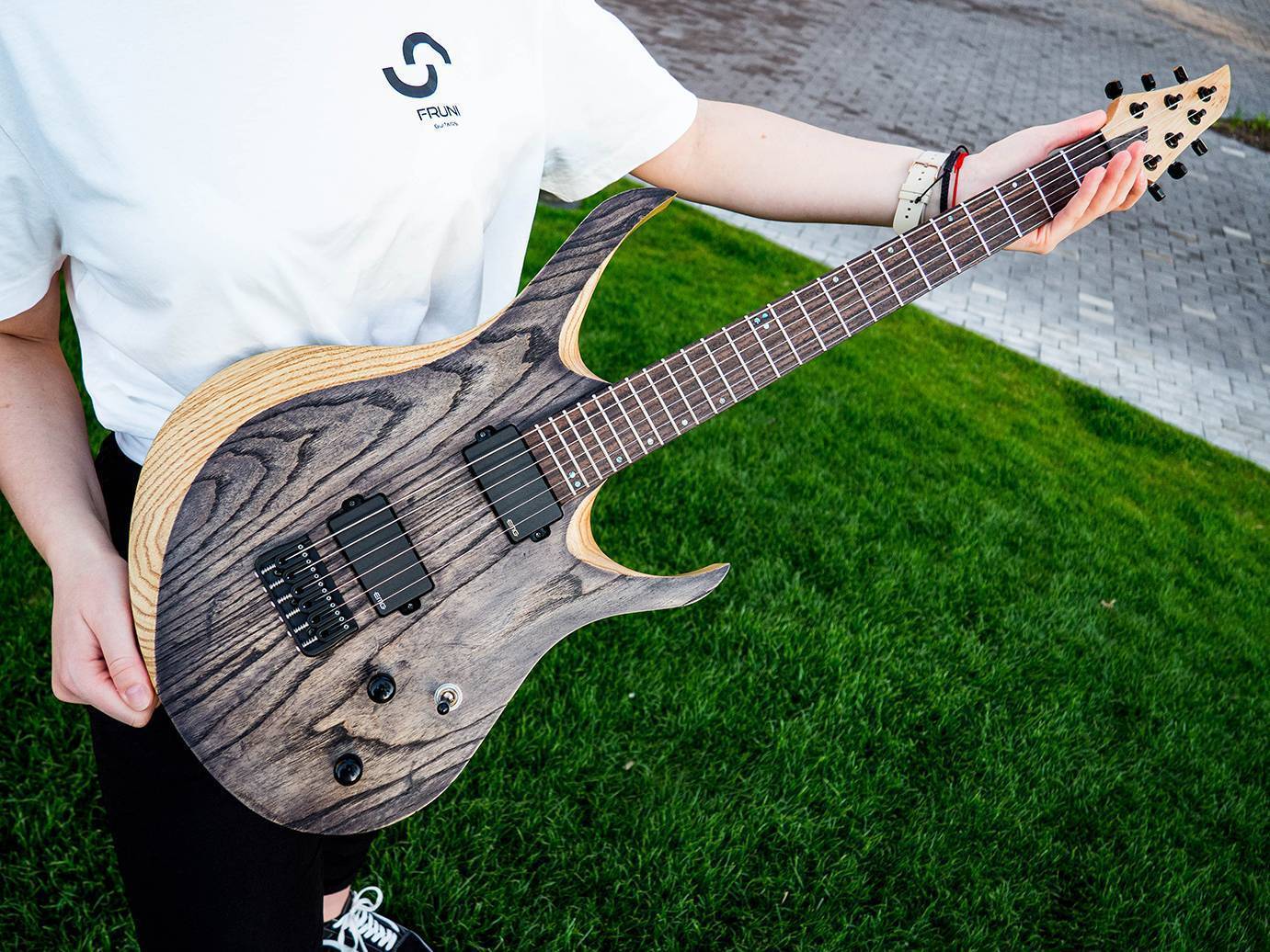 Fruni Guitars Profile Pic